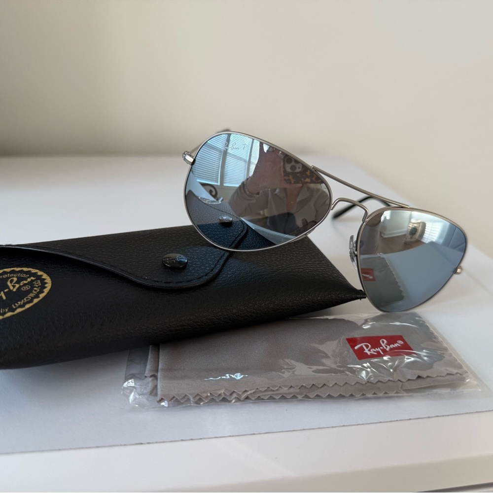 Ray-Ban Metallic Gray Aviator Sunglasses RB 3025 Excellent condition!